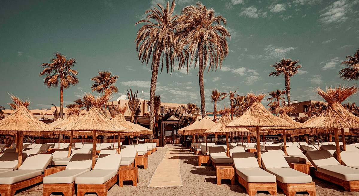 Playa Soleil Ibiza - tumbonas y playa en Playa d'en Bossa