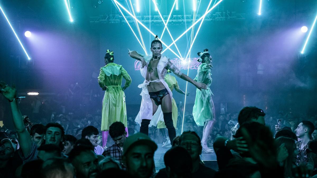 Show y performance en Amnesia Ibiza