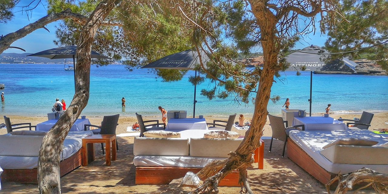 Cala Bassa Beach Club - restaurante junto al mar en Ibiza