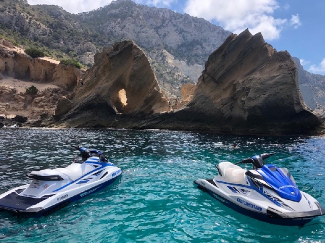 alquiler de motos de agua en Ibiza